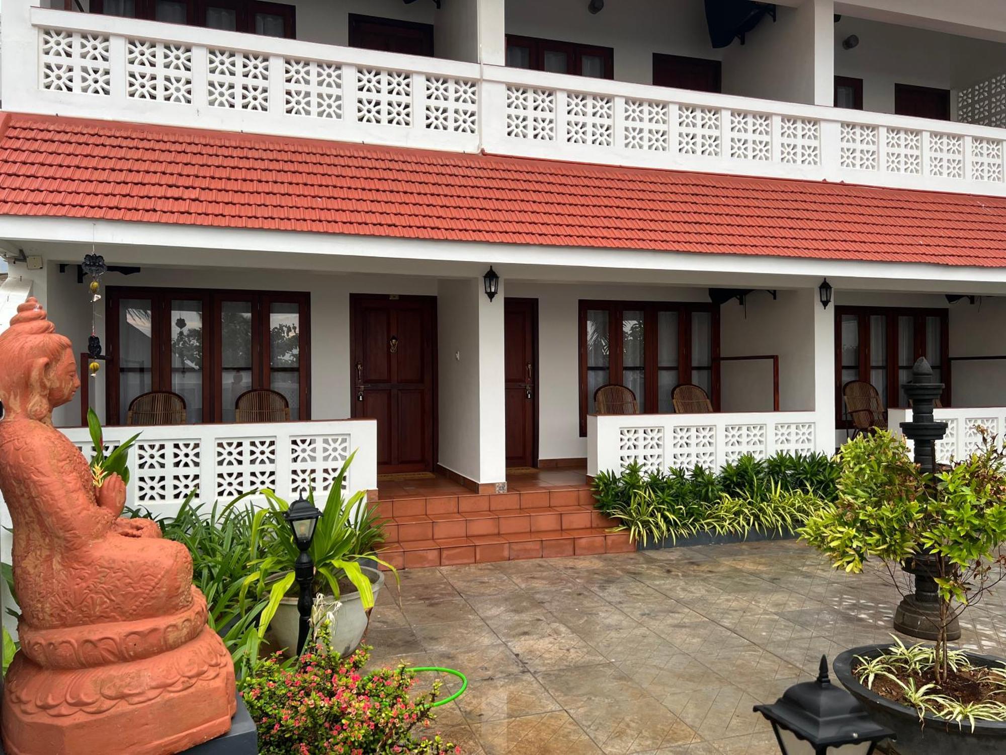 Buddha Beach Hotel Ковалам Екстер'єр фото